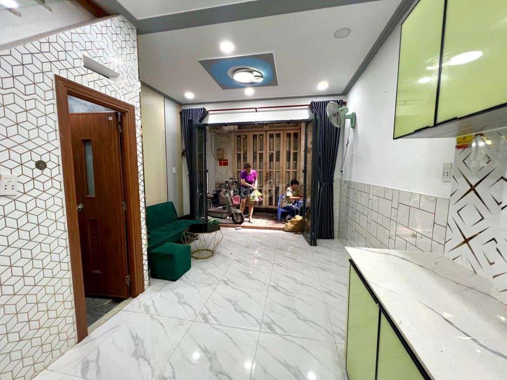 NHỈNH 2T - 2 TẦNG 2PN - KẾ BÊN KHU BÌNH PHÚ