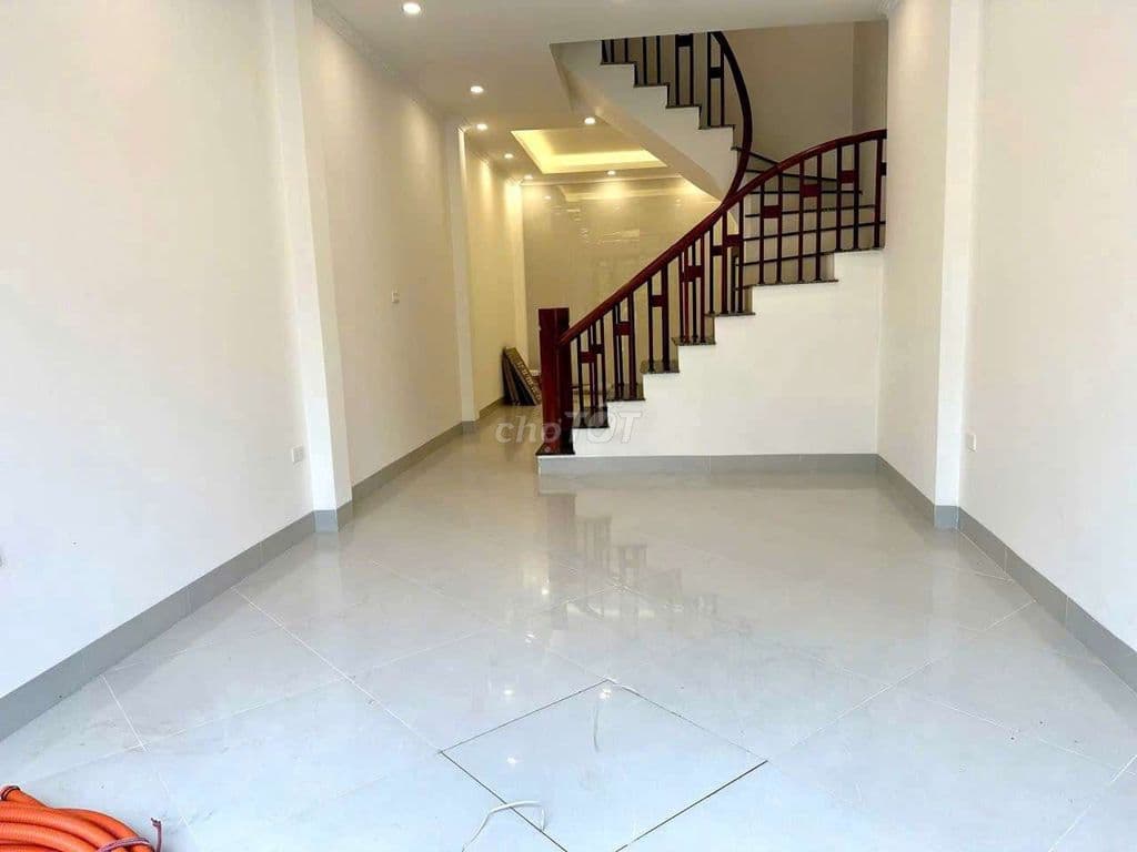 BÁN NHÀ 5 TẦNG 6 PHÒNG NGỦ PHỐ THẠCH BÀN ÔTÔ ĐỖ CỬA 1 NHÀ RA ÔTÔ TRÁNH - Ảnh 2