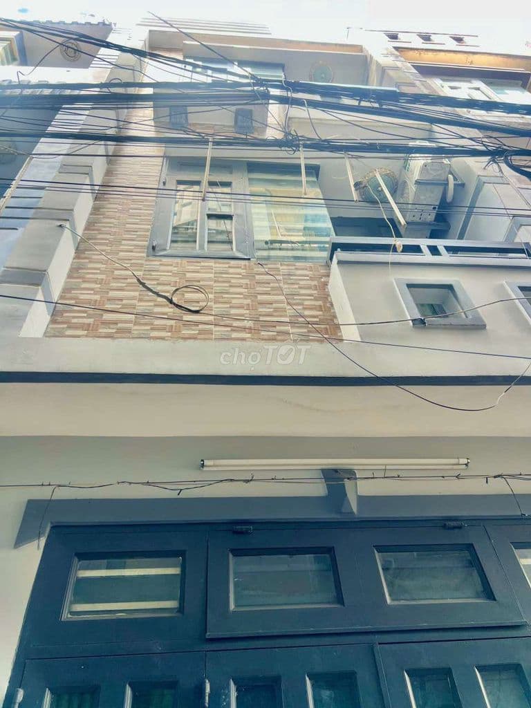 Bán nhà tặng nội thất xịn xò, Máy lạnh, giường, bàn ghế...