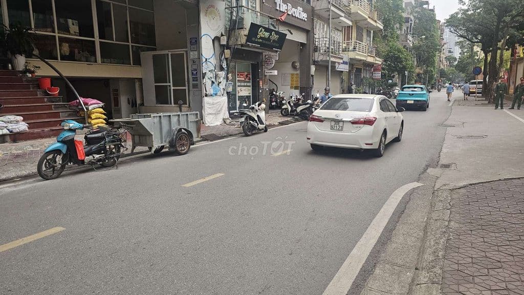 Tôi cần bán nhà mặt phố Hoàng Sâm, 7tầng thang máy.