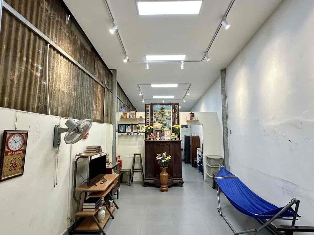 MUA ĐẤT TẶNG NHÀ - HẺM OTO TRÁNH - GẦN CHỢ THỦ ĐỨC, GIÁ 3,7 TỶ! - Ảnh 3