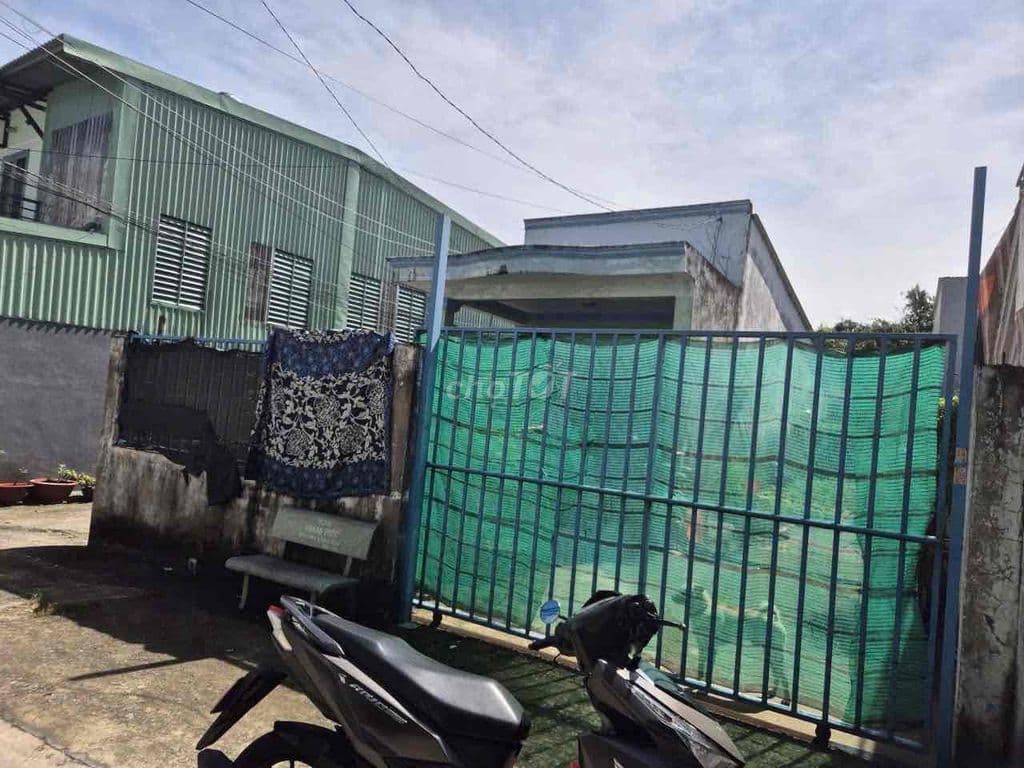 🏡 BÁN ĐẤT TẶNG NHÀ – GẦN TRUNG TÂM HÓC MÔN 📍 Vị trí: Hẻm xe hơi thông - Ảnh 2