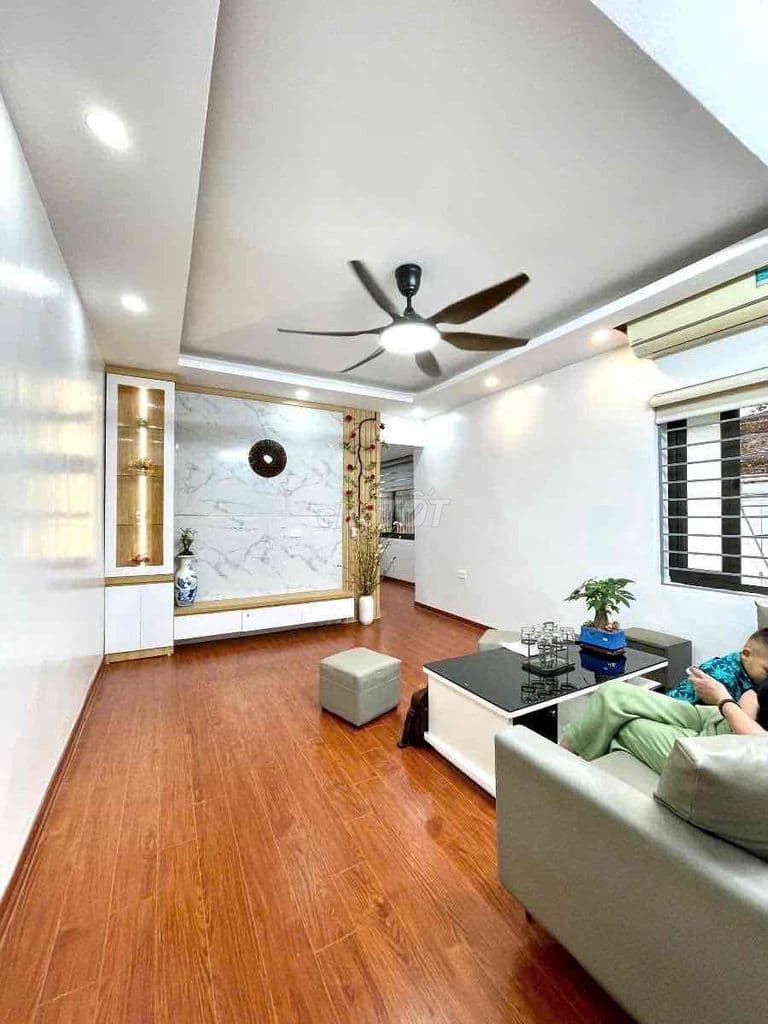 Bán căn hộ TT Nguyễn Chí Thanh. 90m nhà thoáng,ô tô đỗ sát chân cầu th