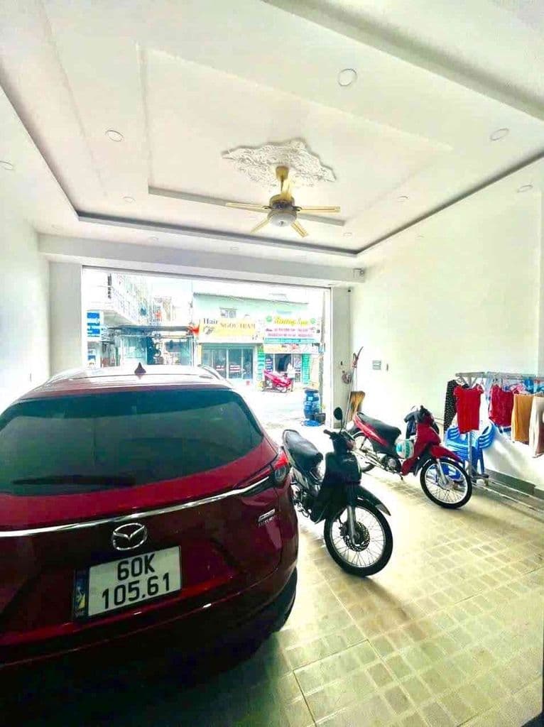8,.3ty 140m nhà MT 51tr/m sát phạm văn đồng ko có căn thứ 2