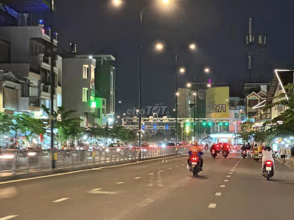 Giảm 400tr - MT Nguyễn Văn Lượng, ăn uống sầm uất, Công Viên lớn GV