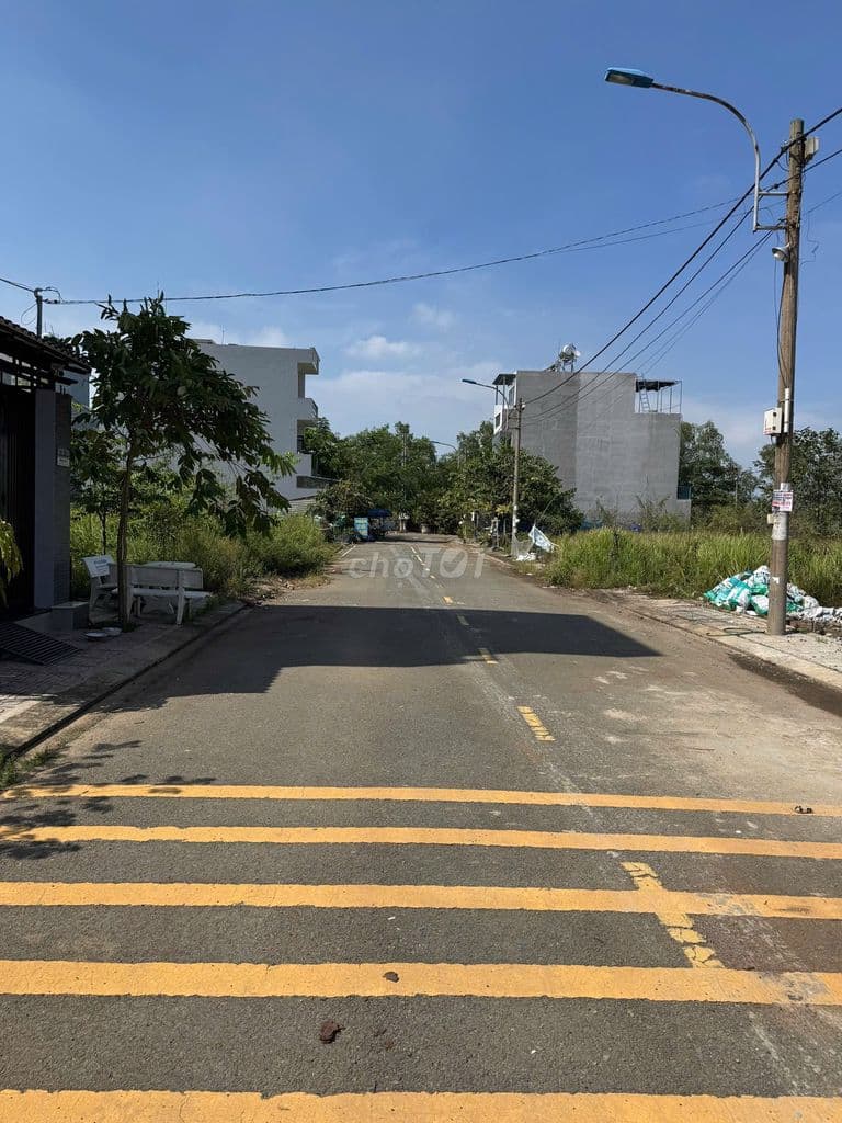 Đất ngộp 60m2, sổ riêng, đường 8m, tại Ph. long Phước Q9 giá 2 tỷ 150