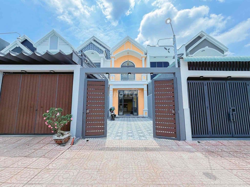 Bán nhà mới 1 lầu, 3PN – gần QL50, chợ Phú Lạc – giá tốt