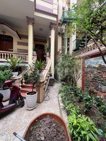 bán biệt thự Cầu Giấy - nội thất gỗ quý - Ảnh 3