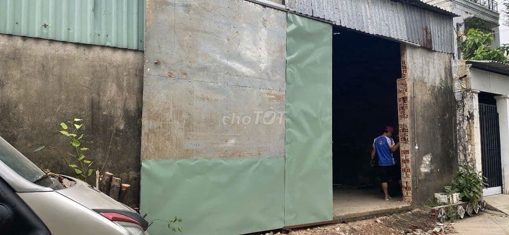 SỐC NHÀ XƯỞNG 7X23 ,THẠNH LỘC 51 GIÁ 6,5 TỈ LÀM 10 PHÒNG CHO THUÊ OK
