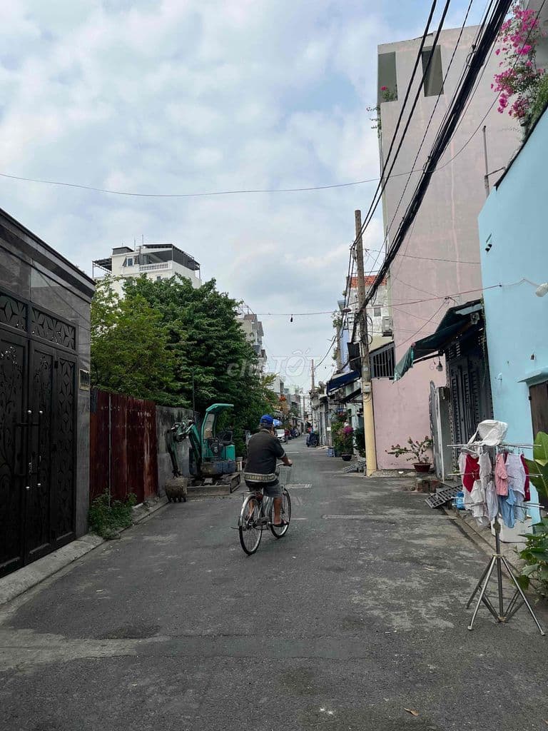 Hai mặt tiền, xe hơi cất nhà, 2 tầng chỉ hơn sáu tỷ rẻ nhất hiện nay - Ảnh 3