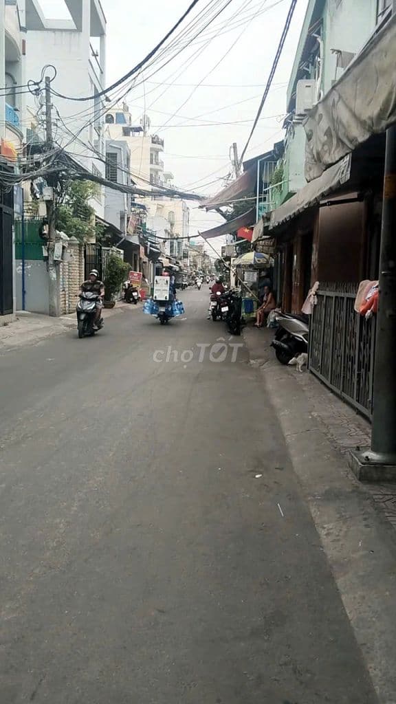 Nhà Trung Tâm Q4 68m2 Ngang Lớn Sát MT Giá Hơn 6 Tỷ - Ảnh 3