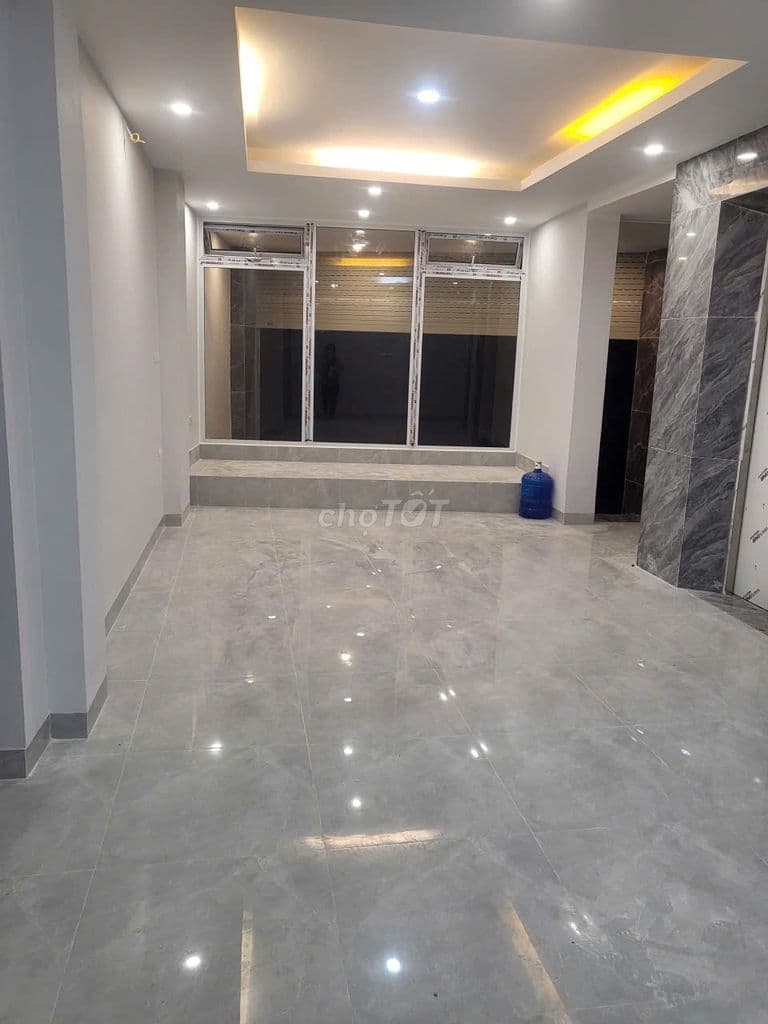 Mặt bằng trung tâm,sầm uất, tầng 1 nhà mặt đường,thuận tiện giao thông - Ảnh 3