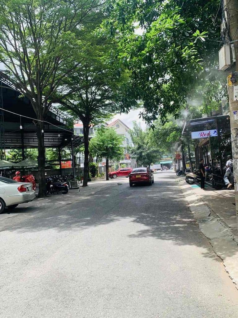 Khu Nam Hoà, Phường Phước Long, TPHCM. DT: 100m2/12.5 Tỷ