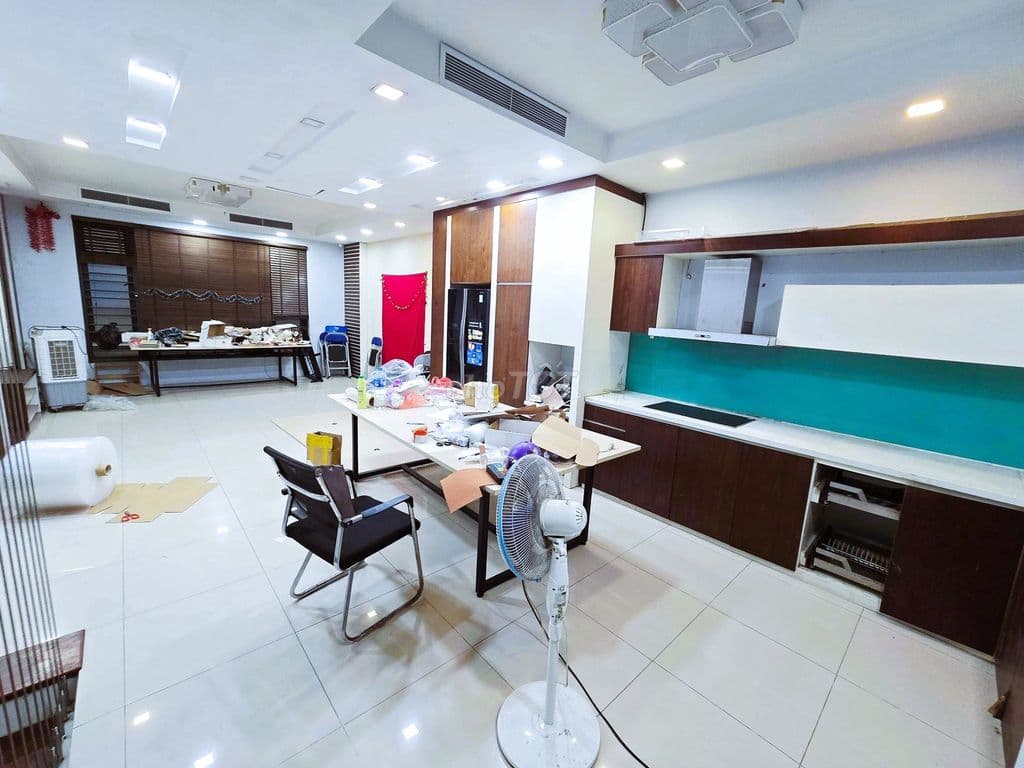 Bán nhà Xuân Thủy, Cầu Giấy, Gần mặt phố, Kinh doanh, 60m2, 18 tỷ