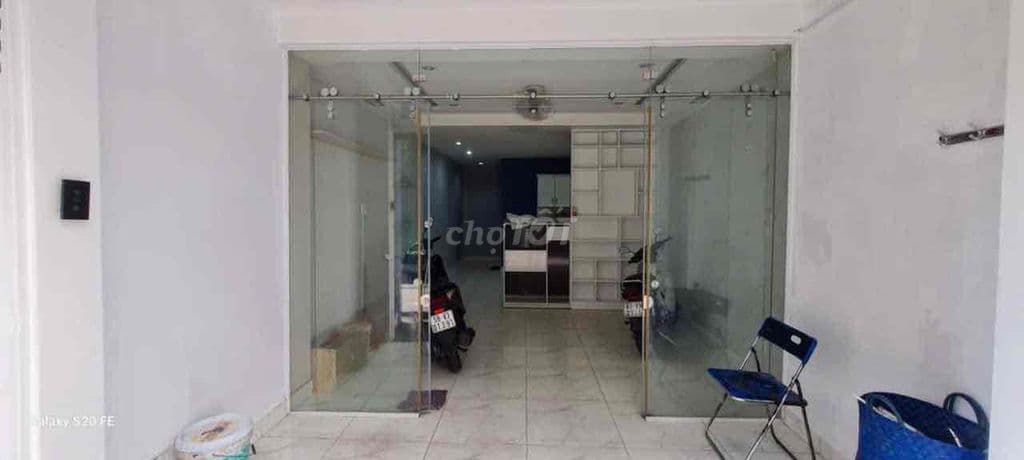 Đường 5m thông - Xe hơi vào trong nhà - 5.3 tỷ - kết cấu 3 tầng lầu - Ảnh 2
