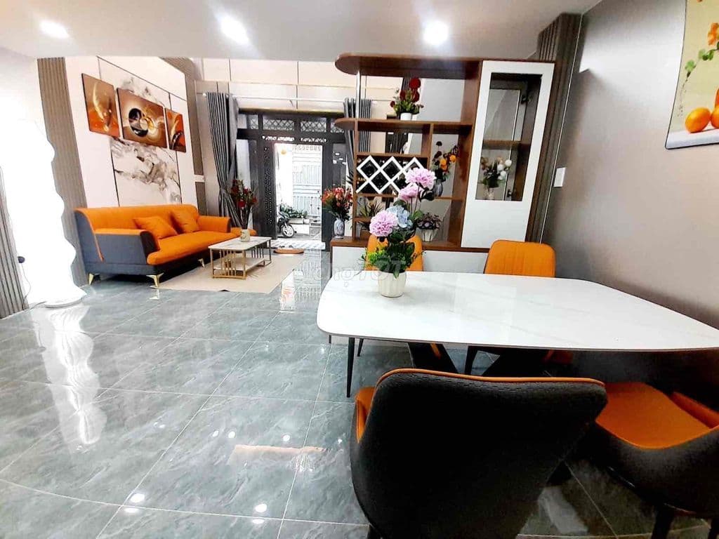 Nhà Đẹp ở ngay, 40m2 sổ hồng riêng, gần cầu vượt Linh Xuân