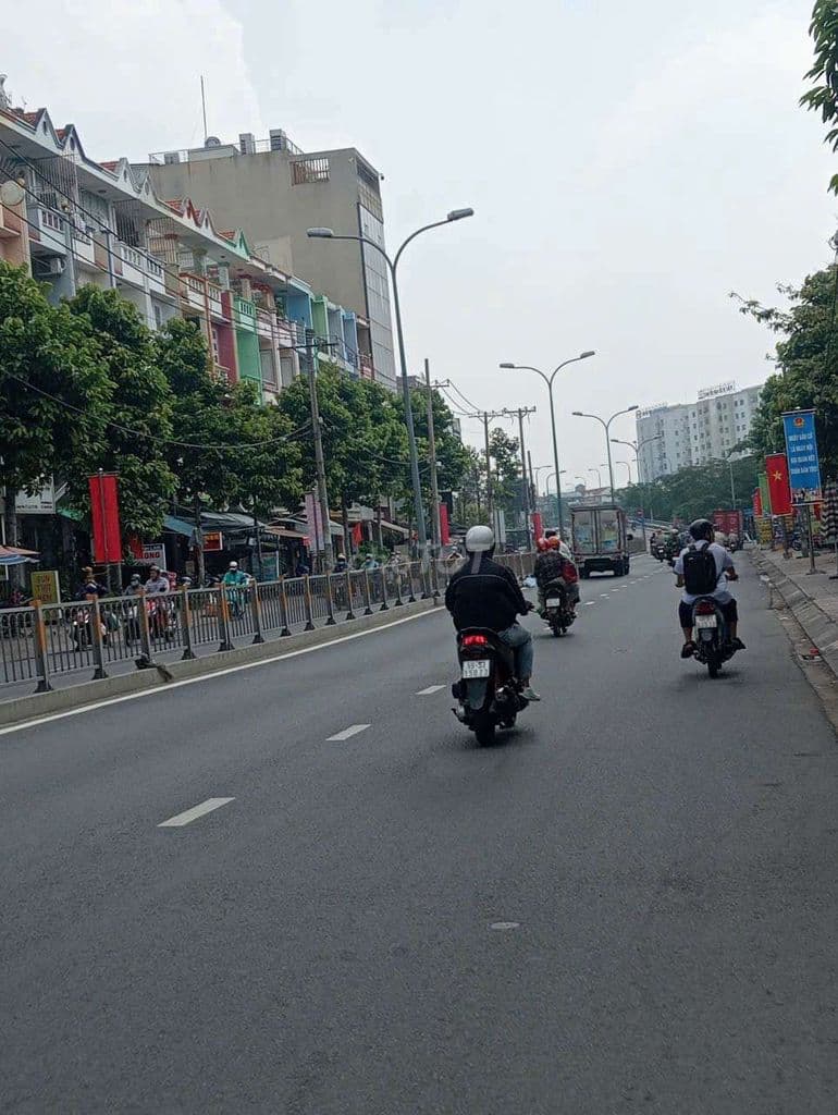 nhà 4 tầng mặt tiền tạ Quang Bửu phường 5 quận 8 DT 4m x 16m 4 tầng - Ảnh 2