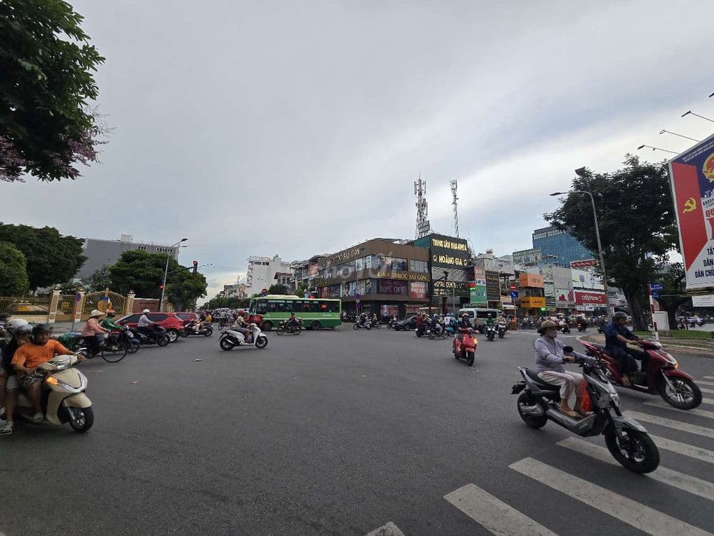 Ngang gần 8m GPXD Hầm 6 Tầng hẻm 7 chỗ quay đầu - Ảnh 3