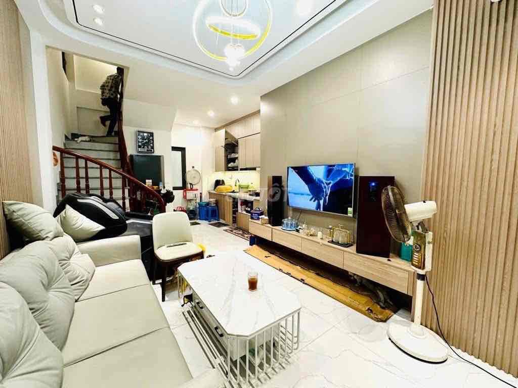 SIÊU PHẨM VIỆT HƯNG - Ô TÔ 7 CHỖ ĐỖ CỬA - DÒNG TIỀN 6 TỶ