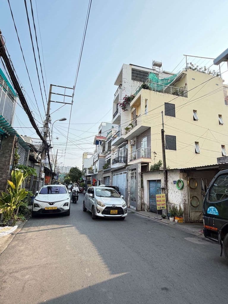 NHÀ TÂN THỚI NHẤT PHAN VĂN HỚN HẺM XE HƠI