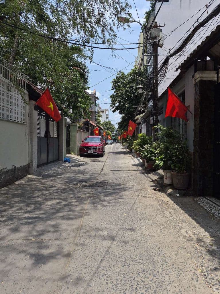 Chủ bán gấp nhà hẻm xe hơi gần Học viện Cán Bộ, DT 70m, P24 Bình Thạnh