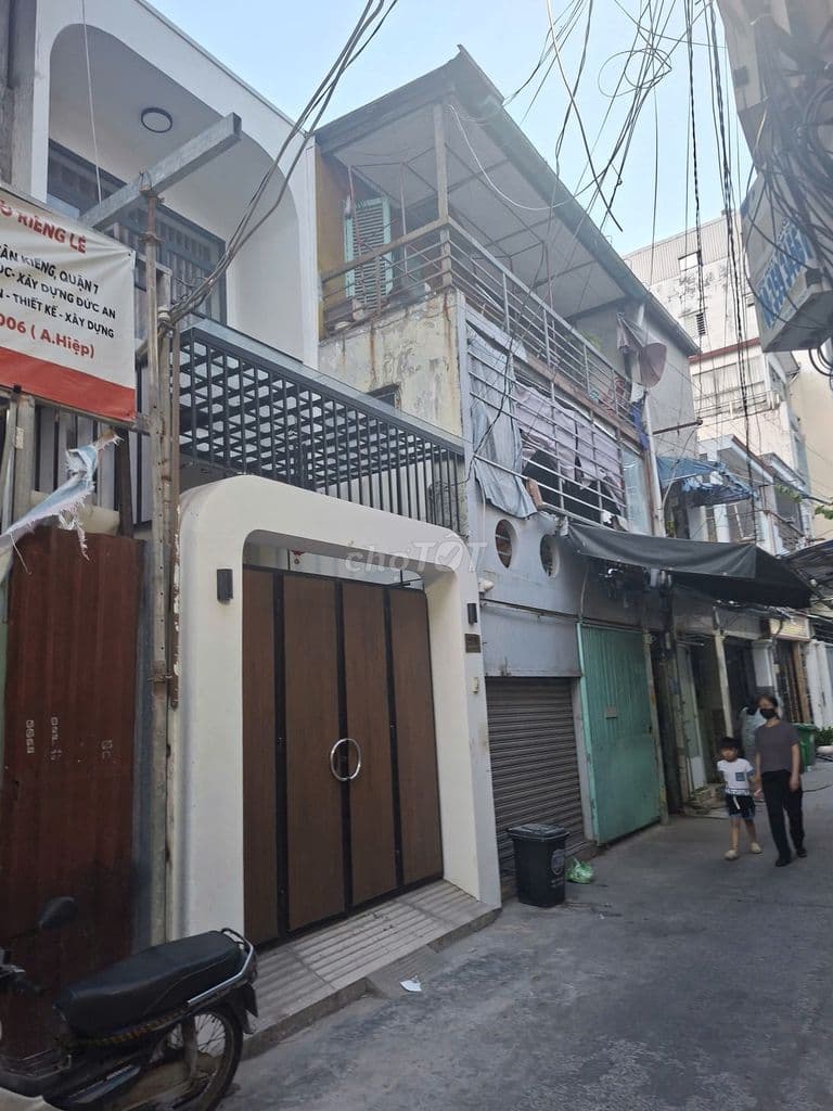 Gia đình cần bán nhà hẻm xe hơi thuận tiện xây Phòng Trọ cao cấp.