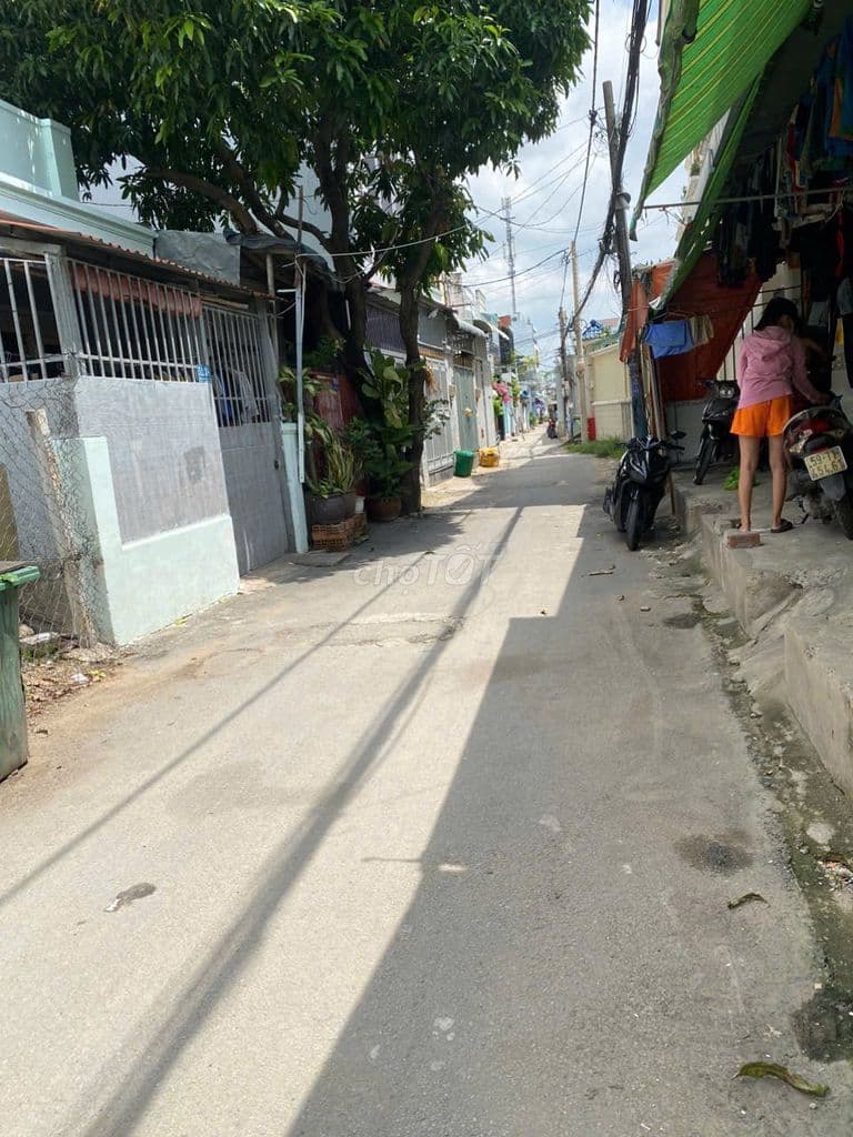 Mặt tiền hẻm thông. 75.2m2 OTD 69.2m2. Sổ Sẵn