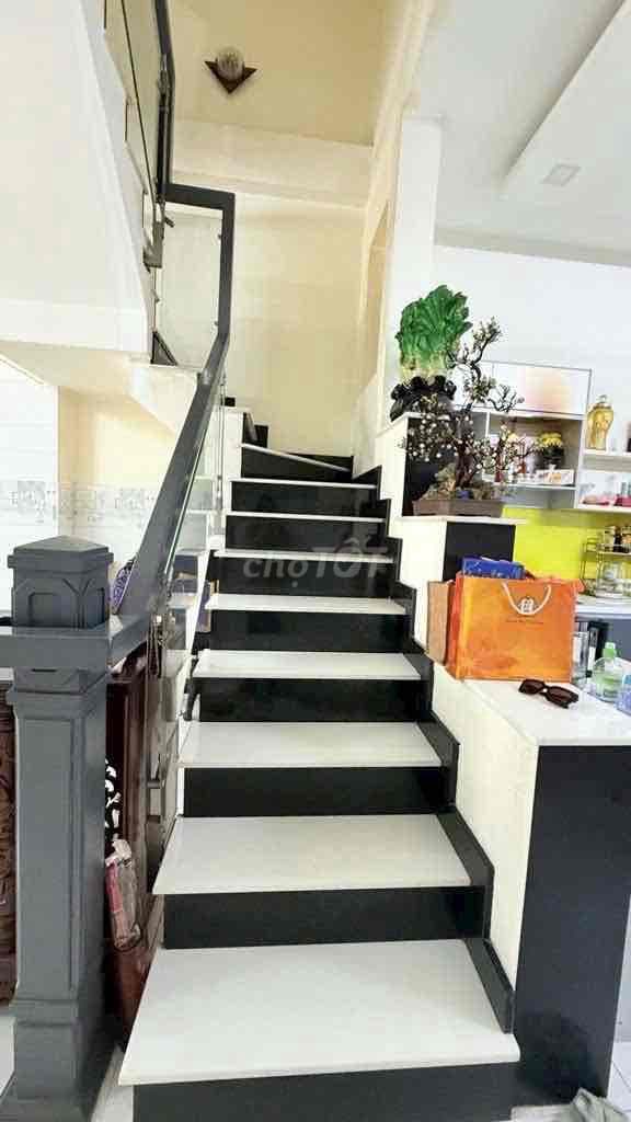 Bán nhà 3 tầng mặt tiền đường song hành tiện kinh doanh mua bán - Ảnh 2