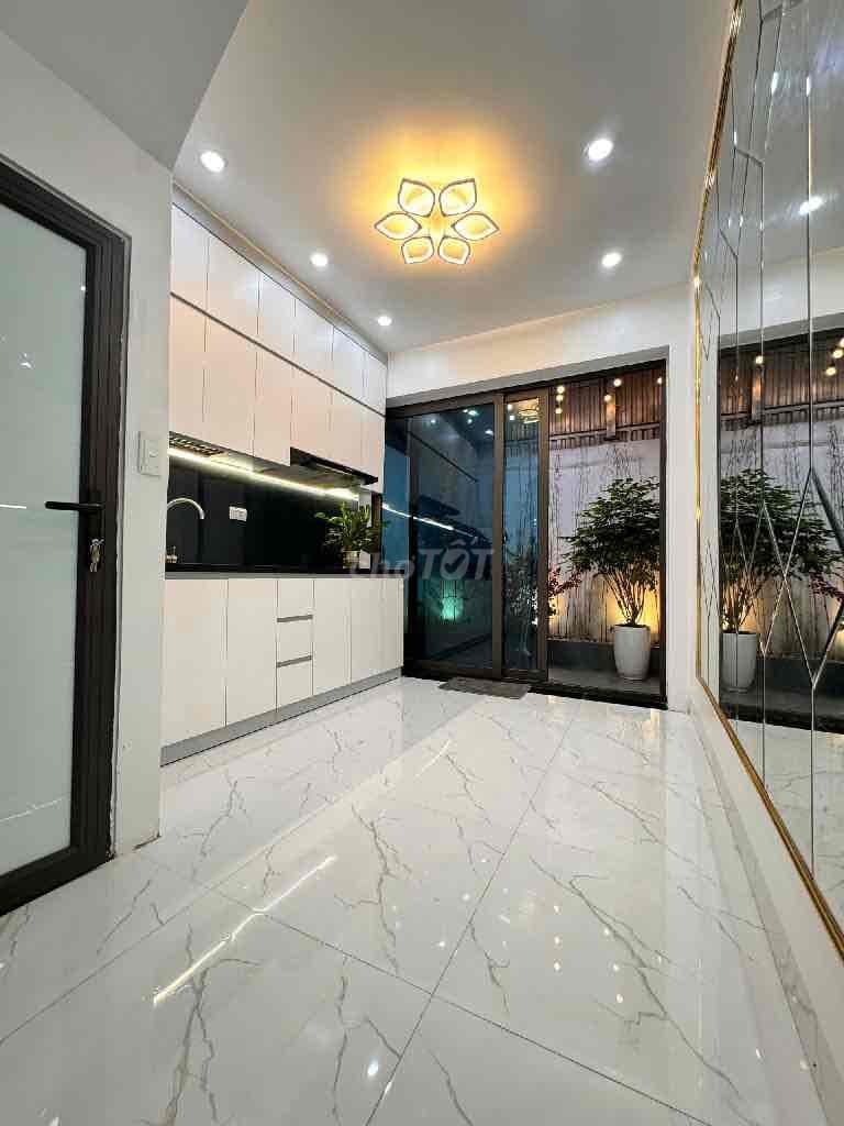 SIÊU PHẨM TRUNG TÂM ĐỐNG ĐA - NHÀ ĐẸP Ở NGAY- FULL NỘI THẤT GẦN PHỐ - Ảnh 2
