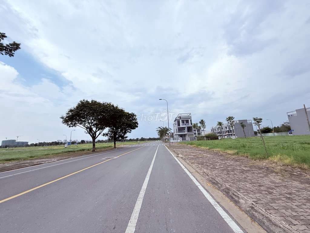 Sở hữu lô góc 2mt,ngay Lã Xuân Oai, cạnh Nguyễn Duy Trinh nhỉnh 6tỷ