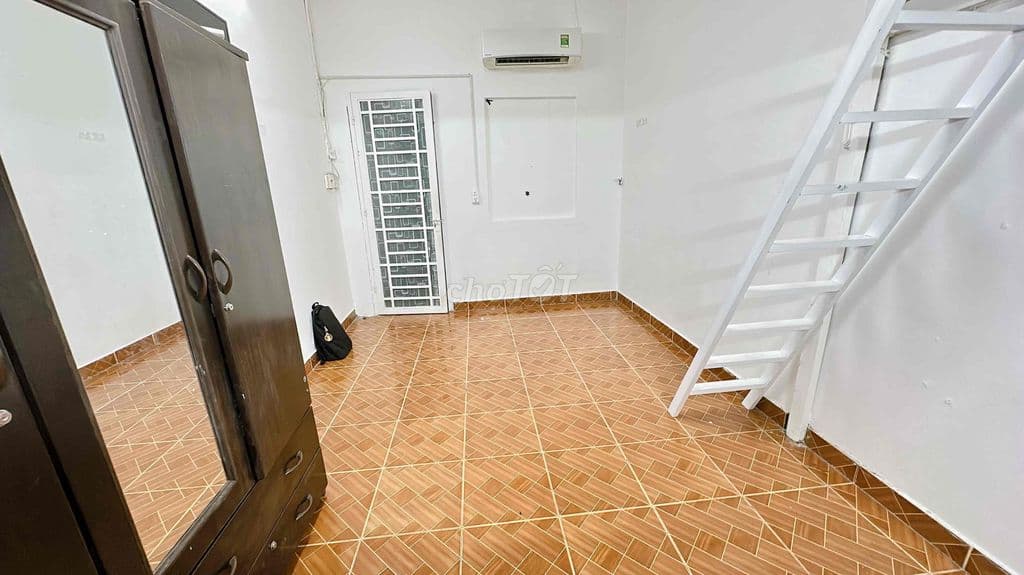 PHÒNG MỚI XÂY COA GÁC BAN CÔNG TRUNG TÂM QUẬN 10 - Ảnh 2