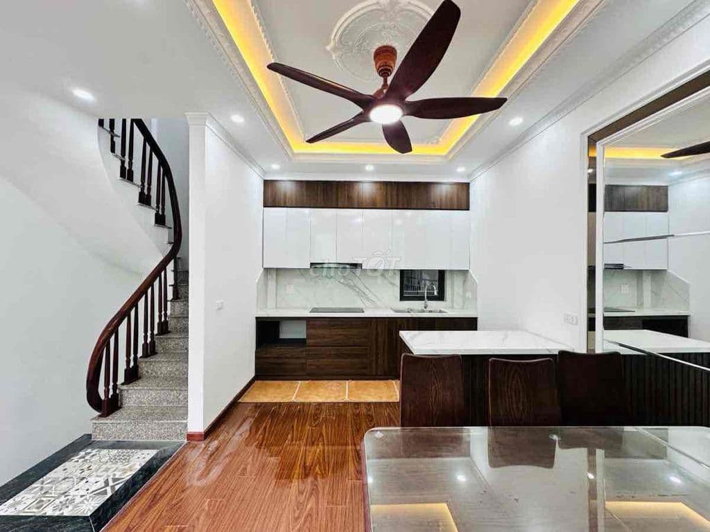 Bán Nhà Cầu Giấy 42m2 - 5 Tầng - Gần Phố - Ngõ Thông - Ở Ngay - 9 Tỷ - Ảnh 3