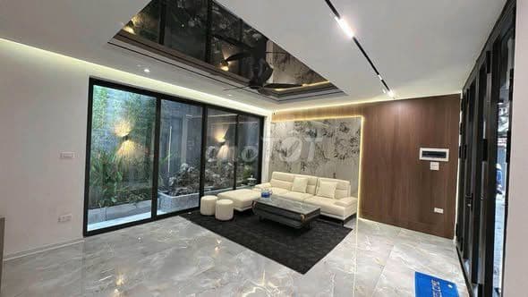 bán nhà 2 mặt thoáng Hoàng Văn Thái - thang máy xịn