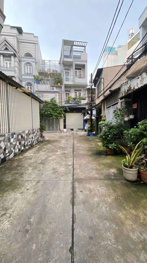 NHÀ HẺM XE HƠI THÔNG THOÁNG 568/ LẠC LONG QUÂN , GIÁ 5 Tỷ 850 TL - Ảnh 2