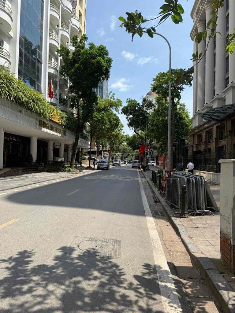 Bán Căn Hộ Mặt Phố Tông Đản, cạnh Hồ Gươm, lô góc, 100m2, 3 ngủ, home - Ảnh 3