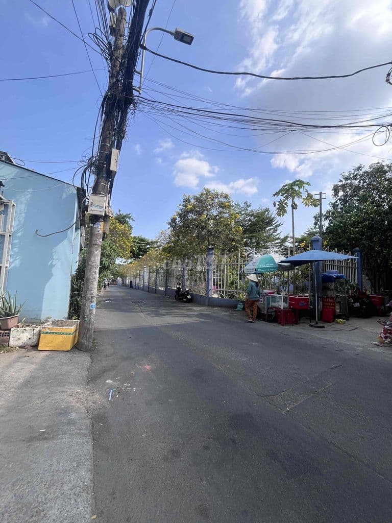 NHÀ 3 MẶT TIỀN TĂNG NHƠN PHÚ B Q9 CẦN TIỀN NÊN BÁN GẤP!!