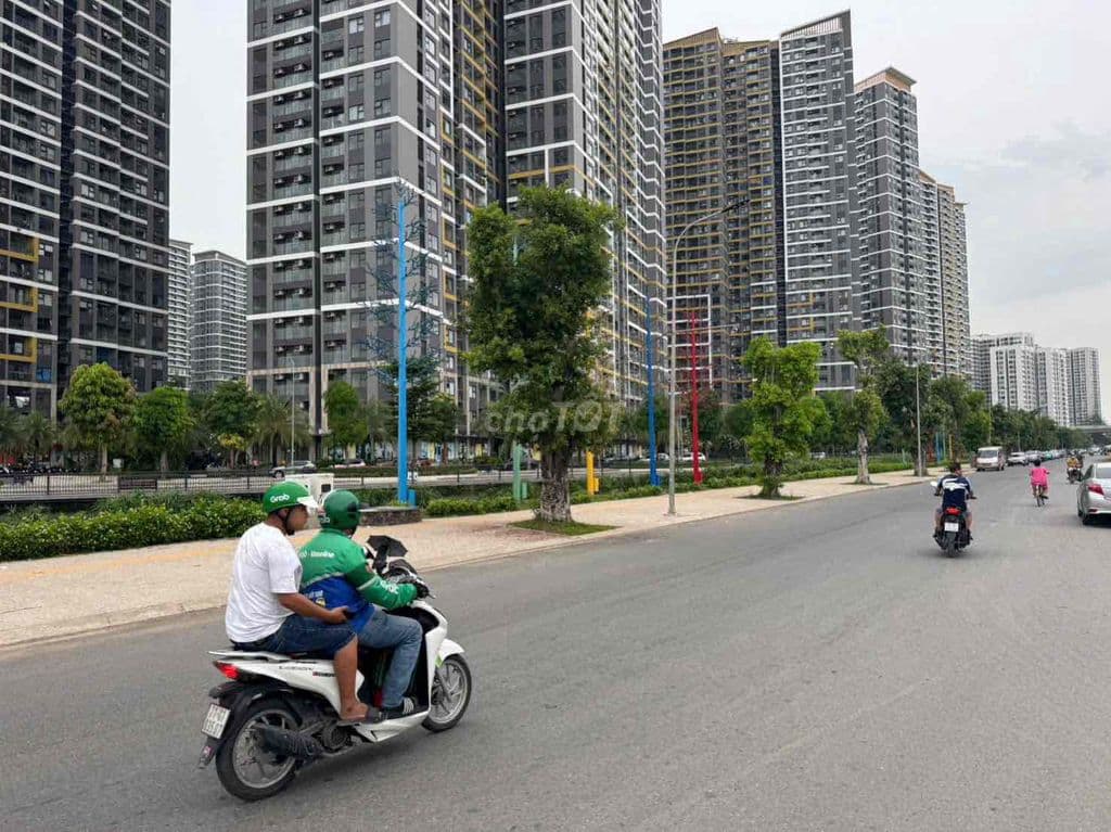 🔥 Đối diện Vinhomes. Đất phân lô đường 8 mét có vỉa hè 2 bên - Chỉ nhỉ - Ảnh 2