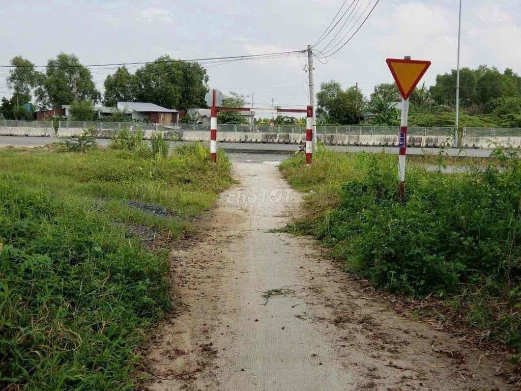 2100m đất vườn xã Bình Chánh thích hợp nhà vườn