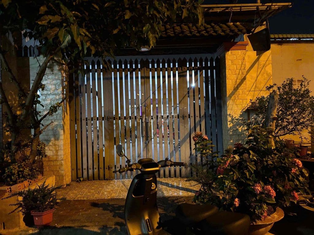 Nhà cấp 4 rộng rãi thoáng mát ngay Bà Điểm gần 2 chợ lớn