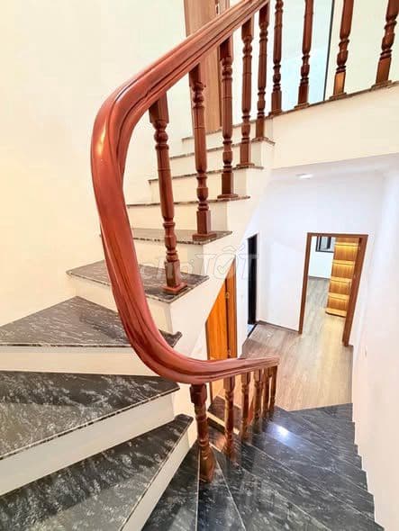 bán nhà giá rẻ Cầu Giấy lô góc 3 mặt thoáng - Ảnh 2