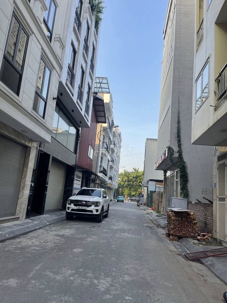bán nhà phố Việt Hưng 40m2 giá hơn 8 tỏi