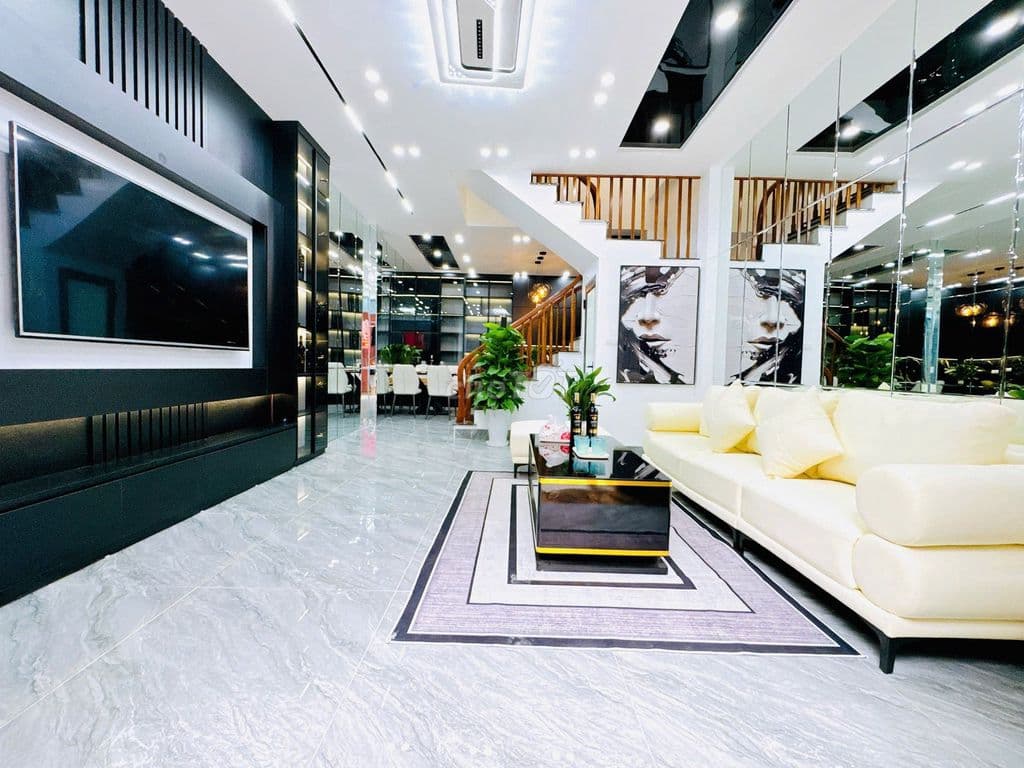 Bán Nhà Cực Đẹp Phố Ngọc Khánh - Ba Đình 42m² x 5T Giá 7.9 Tỷ Ngõ Ô Tô