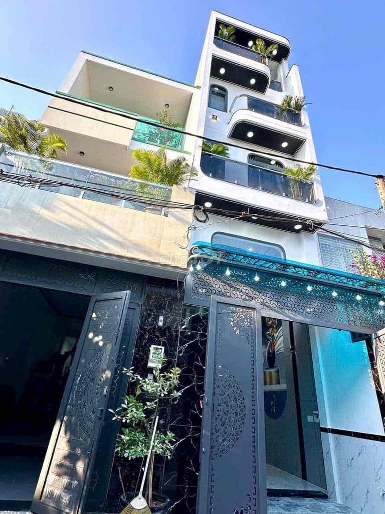 NHÀ PHỐ MỚI XÂY . 4M x 16M LỮNG 3 LẦU HÊM 6M XE HƠI NGỦ TRONG NHÀ