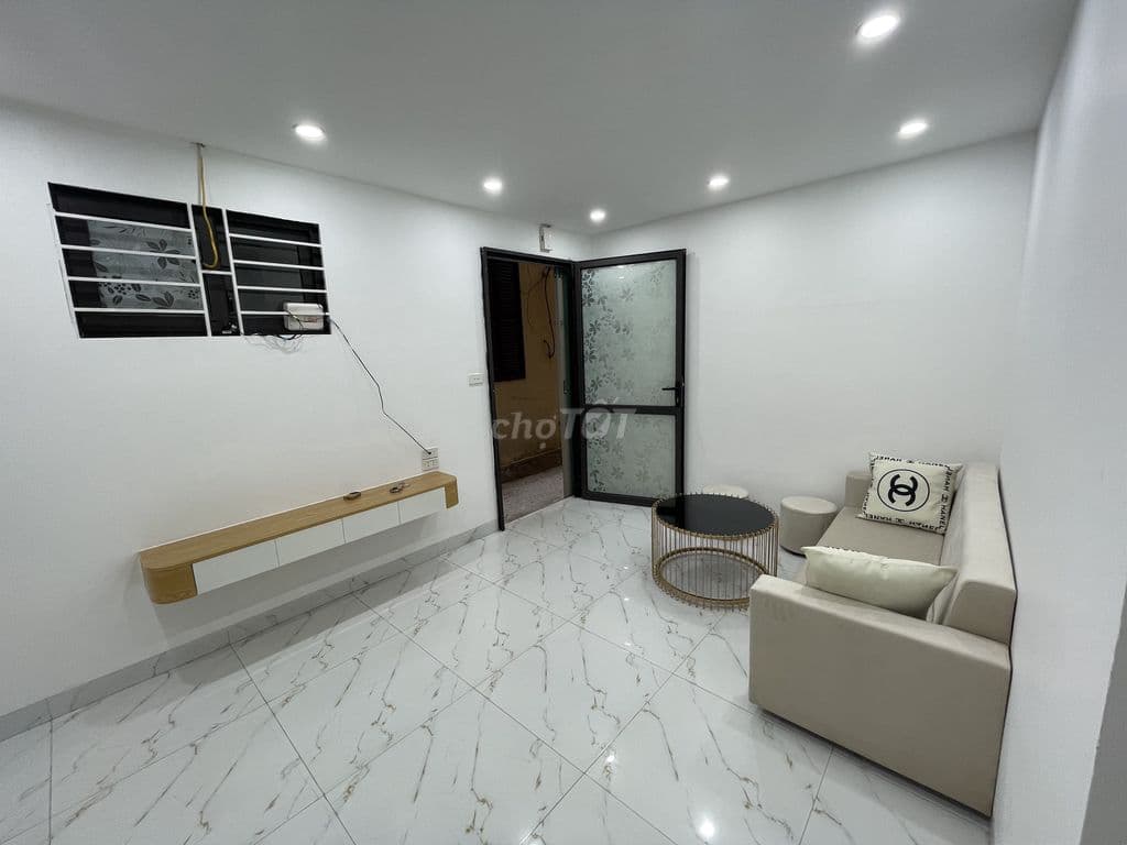 Căn hộ tầng 1 mặt ngõ phố Khâm Thiên, riêng cửa với toà nhà