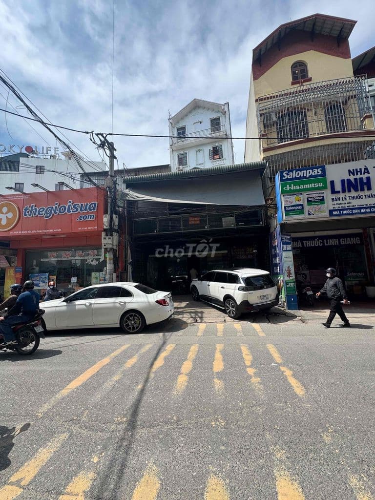 nhà mặt phố ngã 3 đường 90m