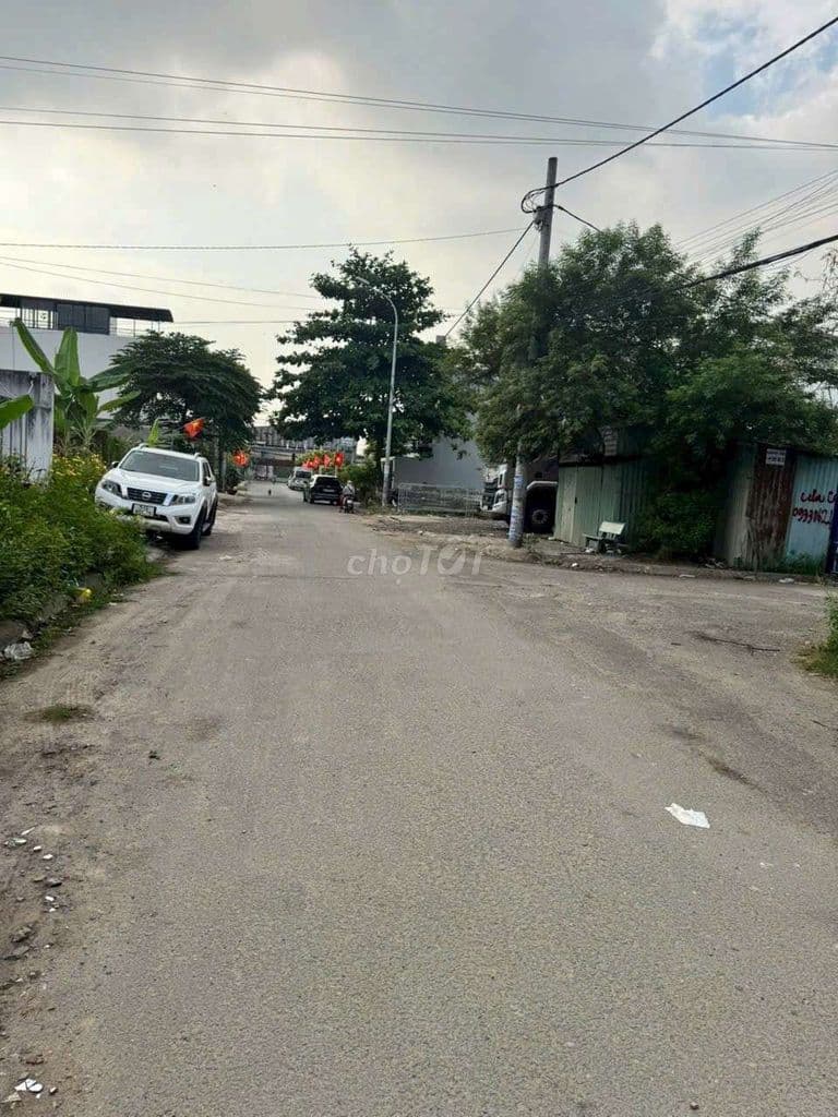 Hiếm - nhà hxh đường đoàn nguyễn tuấn - cấp 4 shr thổ cư full