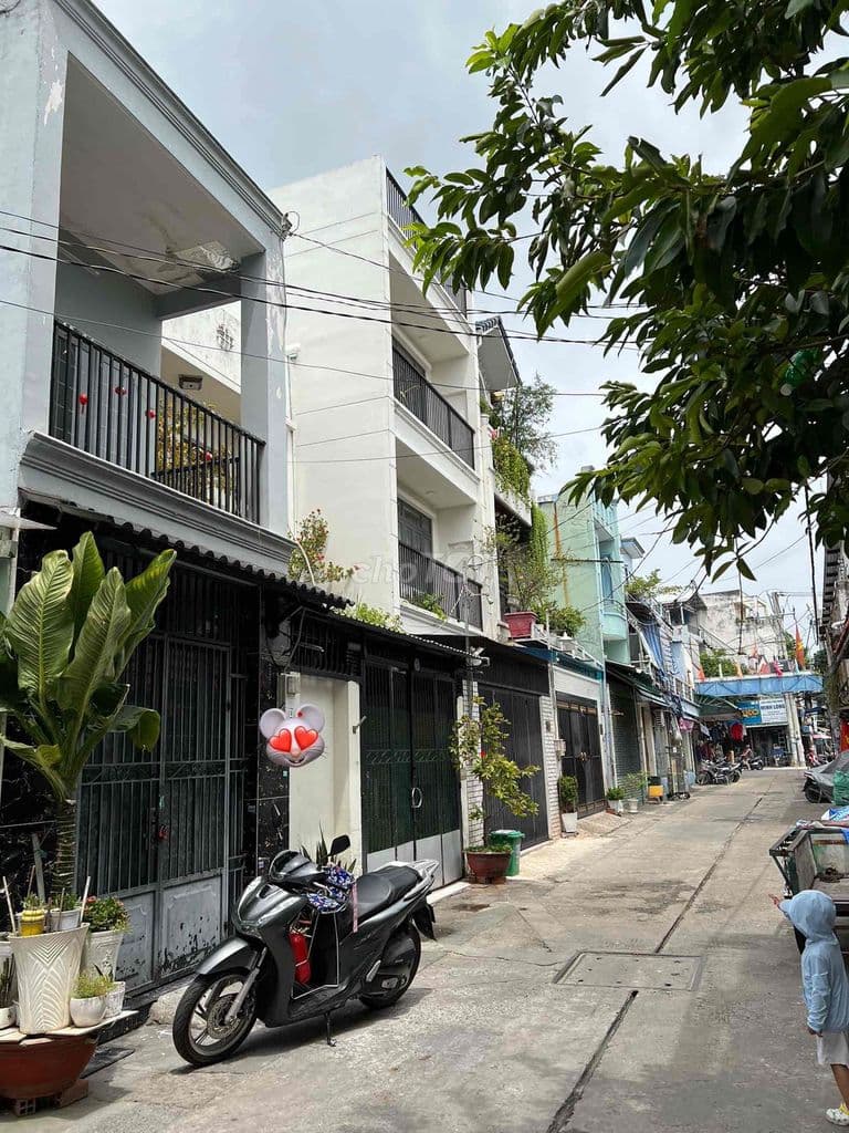 BÁN NHÀ VỊ TRÍ SIÊU ĐẸP - NGAY TRUNG TÂM P.HIỆP THÀNH