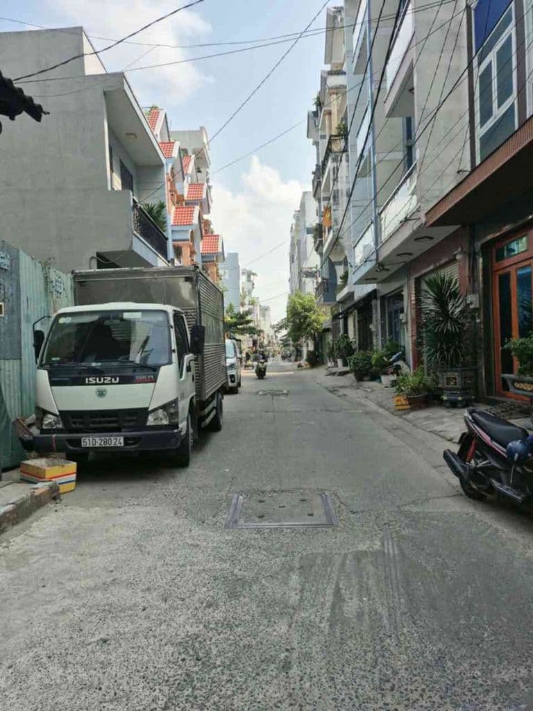 Nhà 2MT 4 tầng 5PN, sát AEON Tân Phú, Hẻm 6m thông, giá nhỉnh 5.x tỷ.