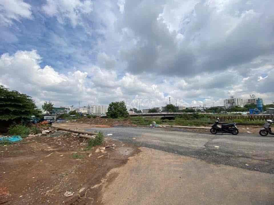 Bán nhà nát MT kênh Tham Lương đs 10 5x20m giá 5.65 tỷ ngày công viên