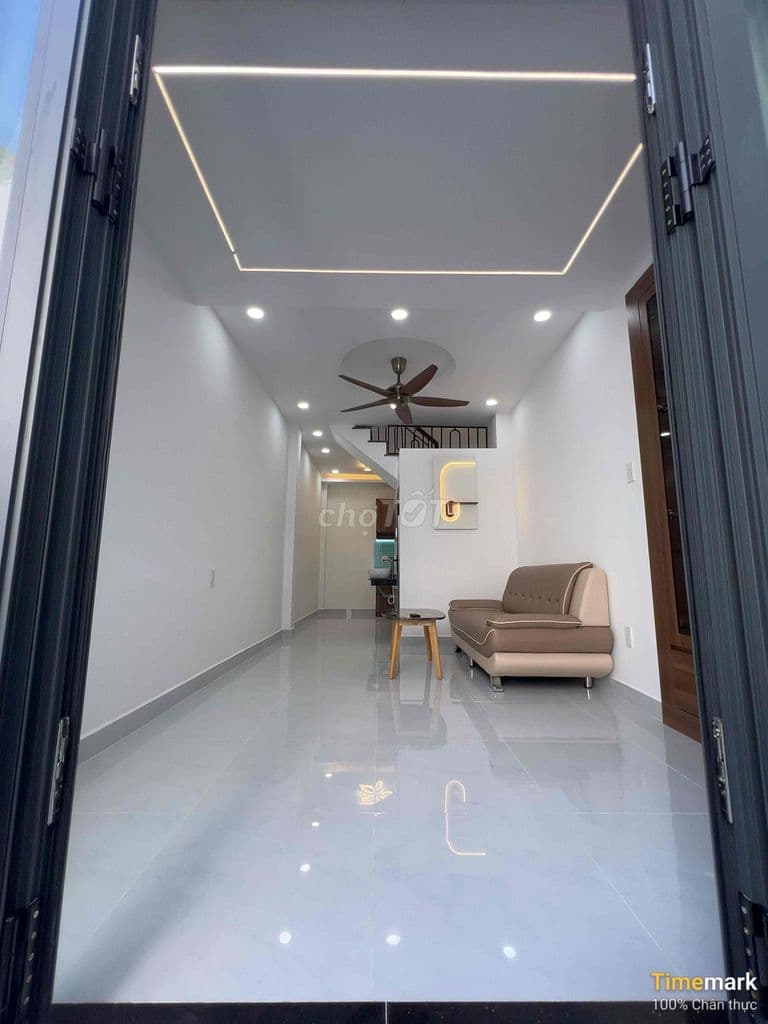Nhà 2 Tầng-Sát Mặt Tiền-Nhà Đẹp Vô ở Liền